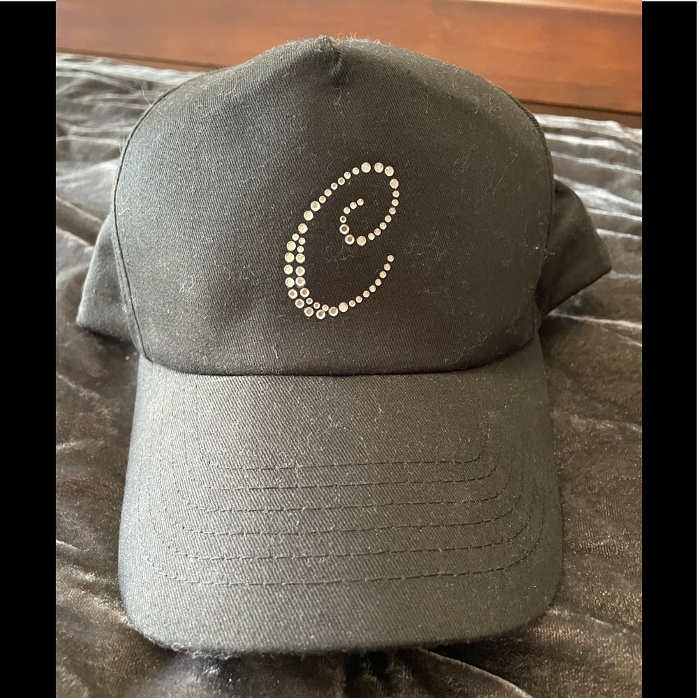 Snap- back with crystal C